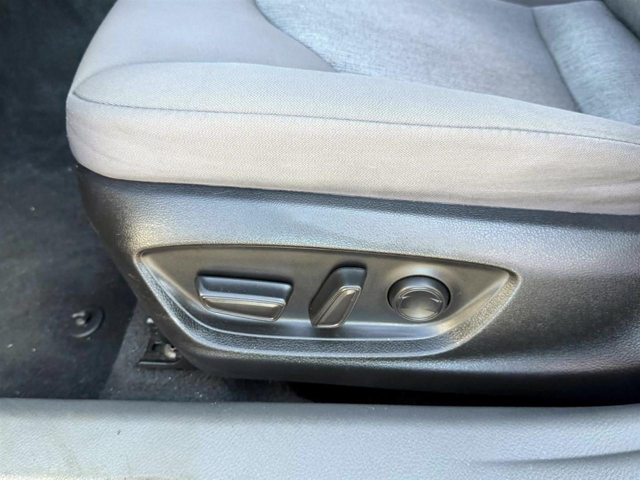 Toyota Camry LE Auto AWD (Natl) 2022