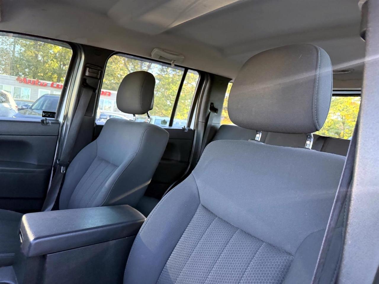 Jeep Liberty 4WD 4dr Sport 2012