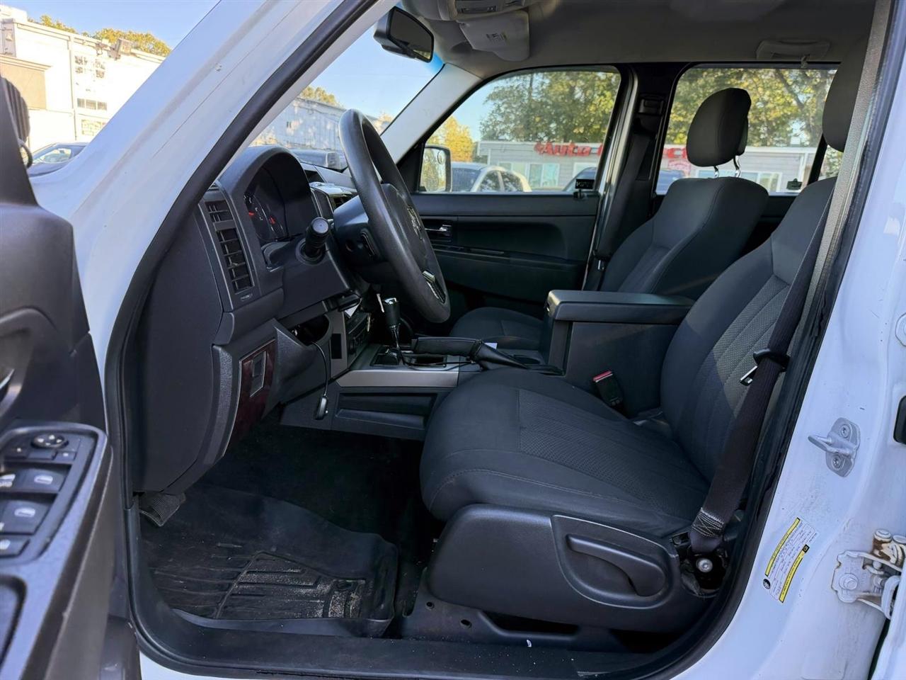 Jeep Liberty 4WD 4dr Sport 2012