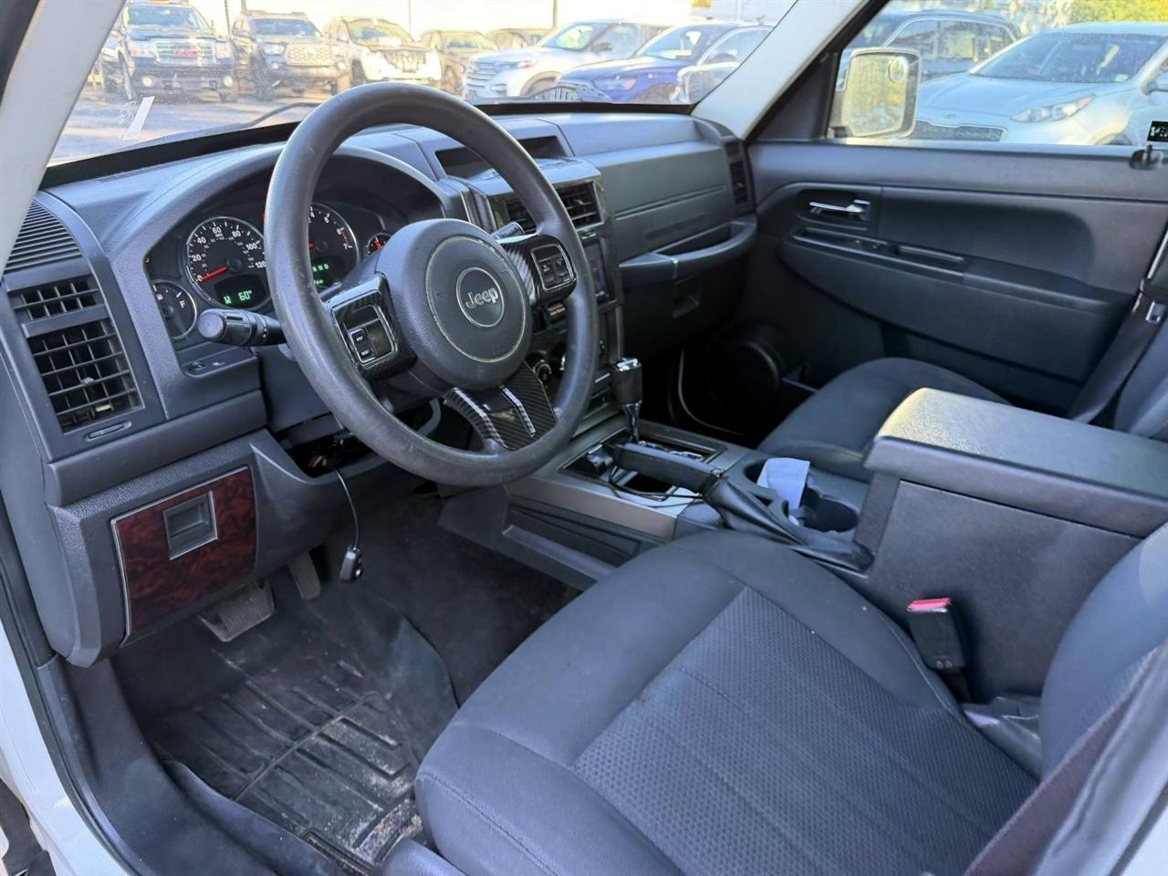 Jeep Liberty 4WD 4dr Sport 2012
