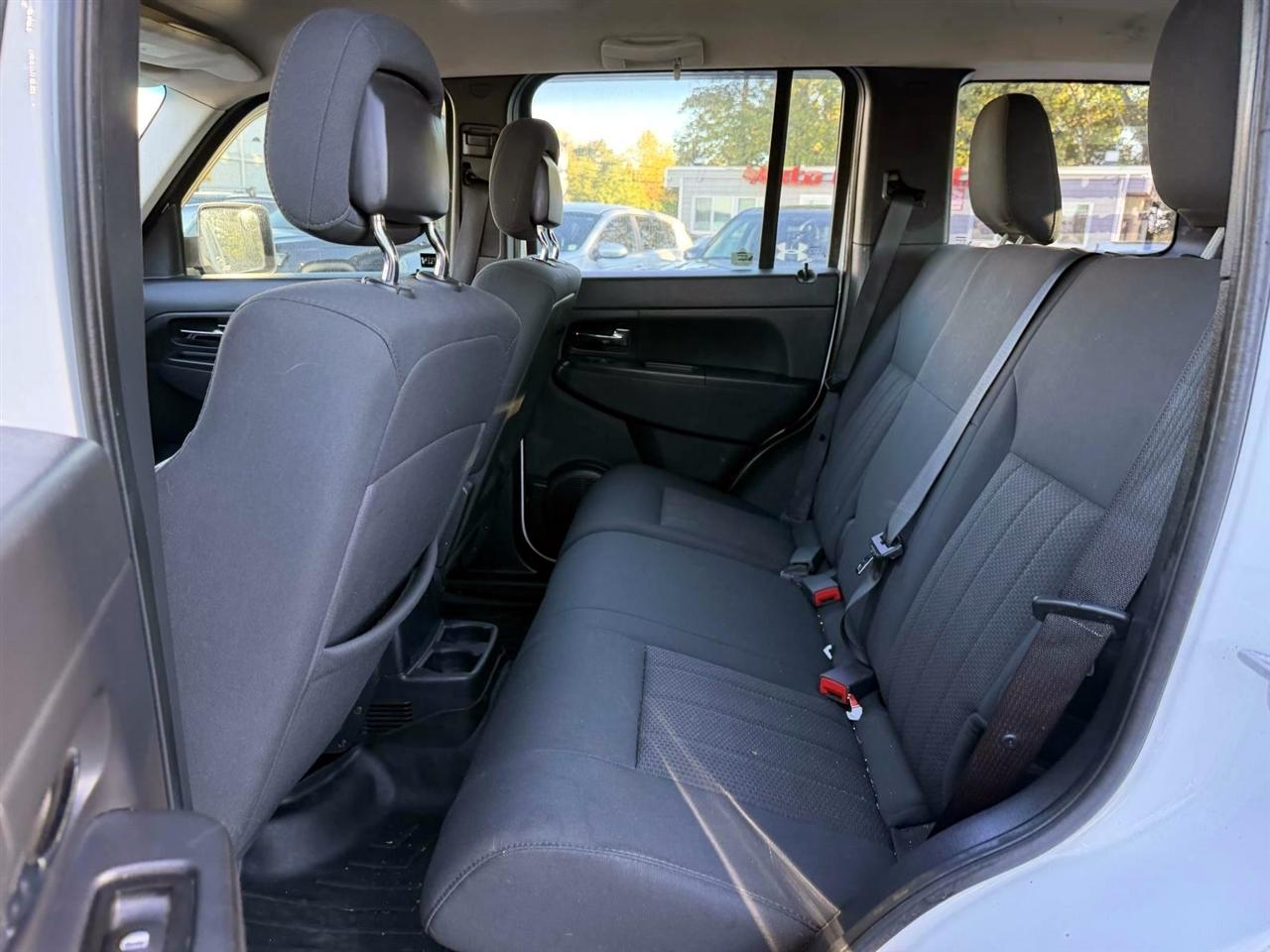 Jeep Liberty 4WD 4dr Sport 2012