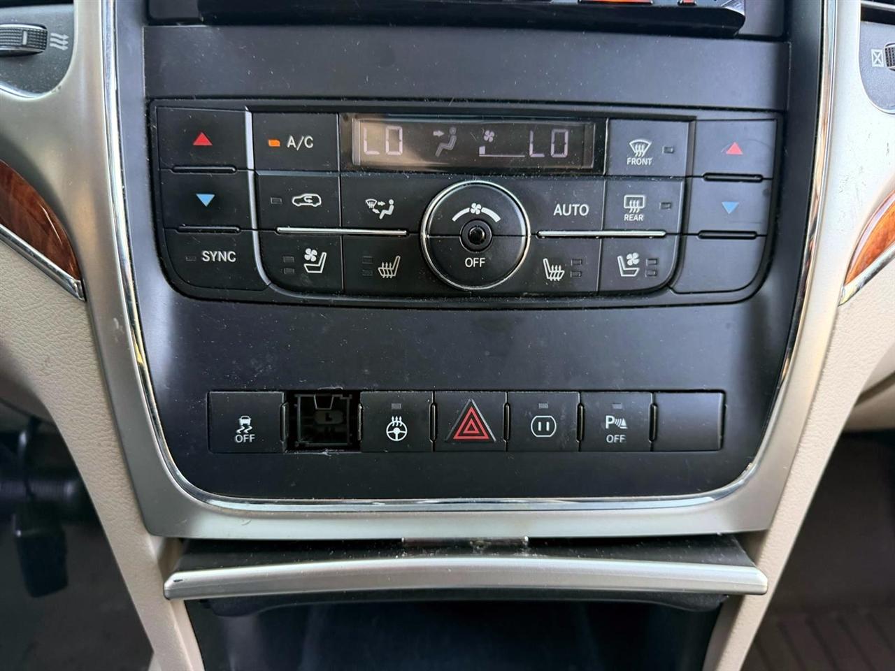 Jeep Grand Cherokee 4WD 4dr Overland 2011