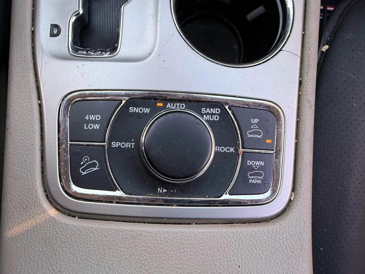 Jeep Grand Cherokee 4WD 4dr Overland 2011