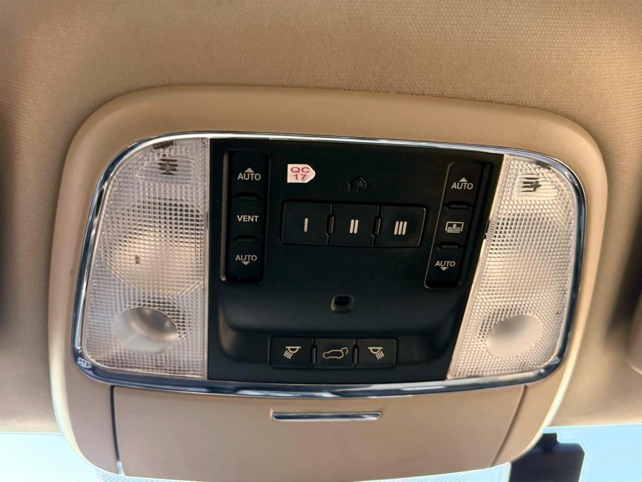 Jeep Grand Cherokee 4WD 4dr Overland 2011