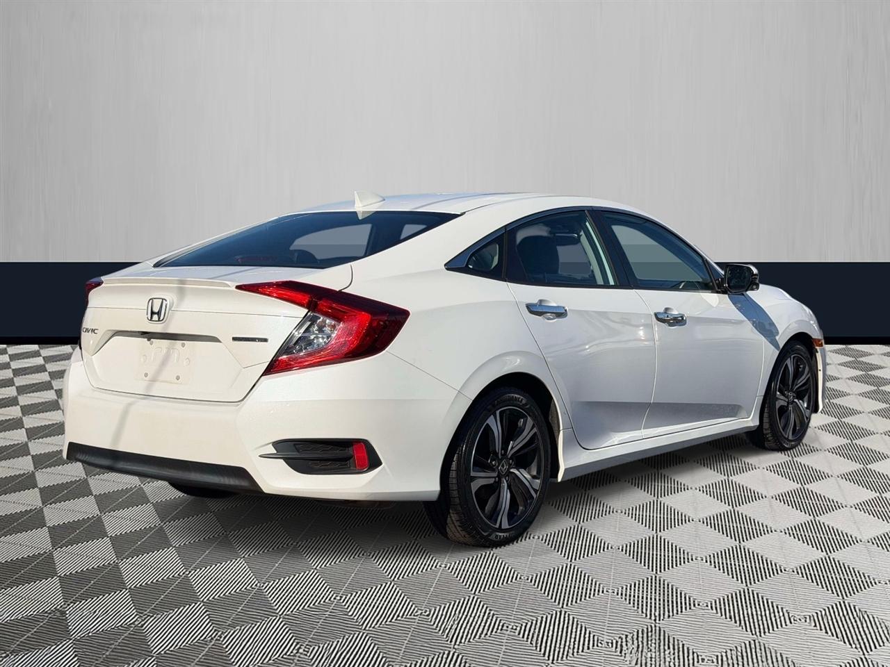 Honda Civic Sedan 4dr CVT Touring 2016