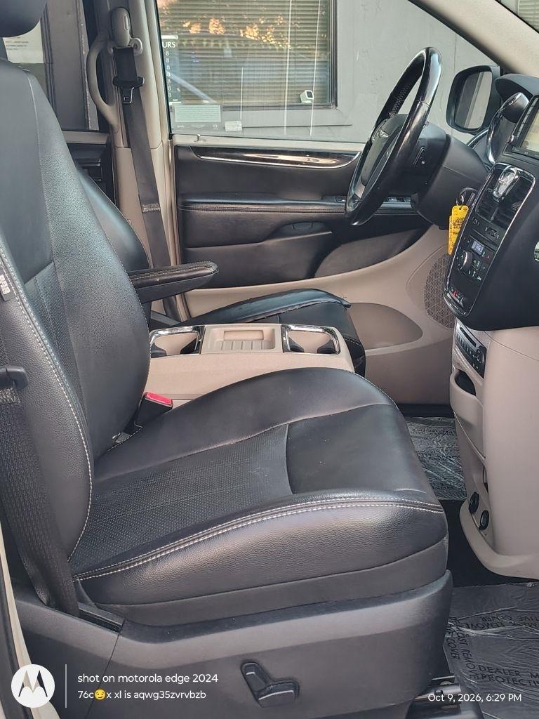 Chrysler Town & Country  2011