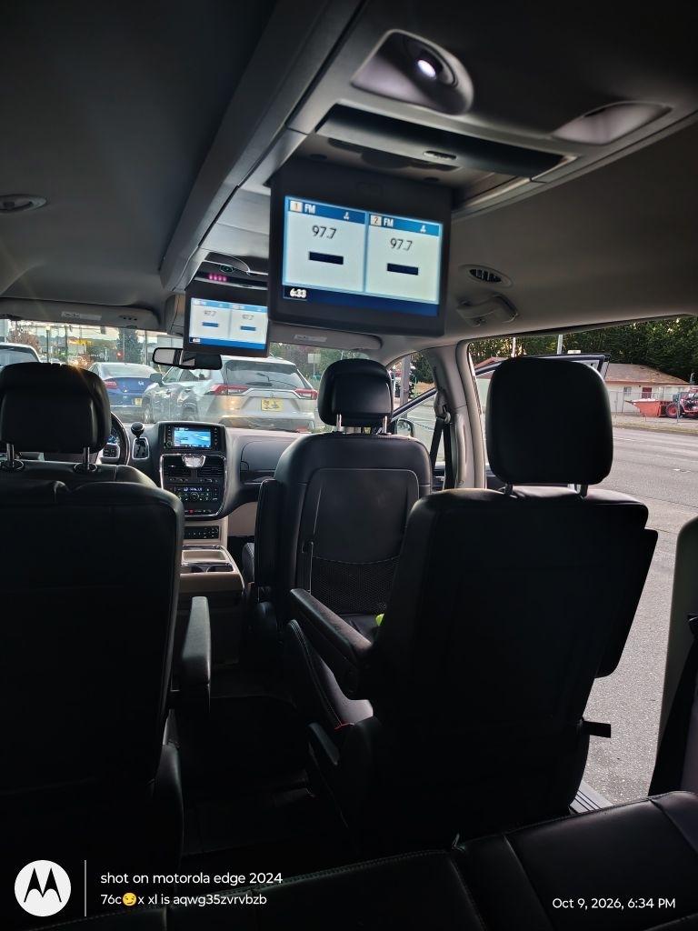 Chrysler Town & Country  2011