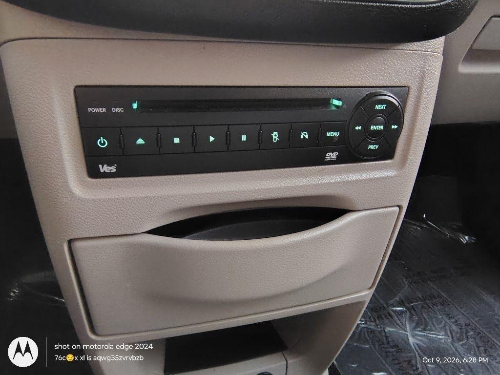 Chrysler Town & Country  2011