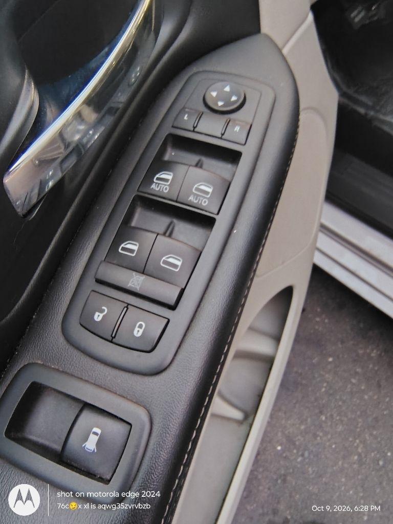 Chrysler Town & Country  2011