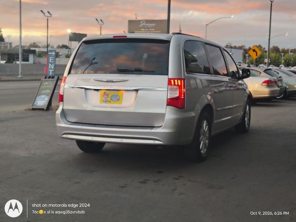 Chrysler Town & Country  2011