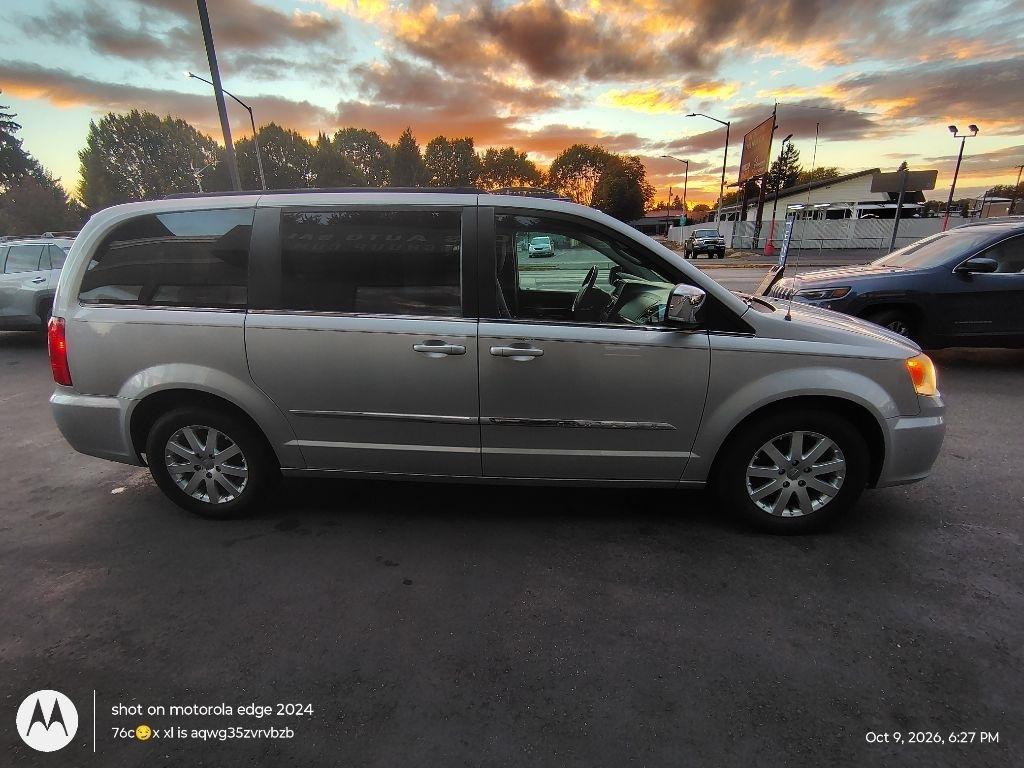 Chrysler Town & Country  2011