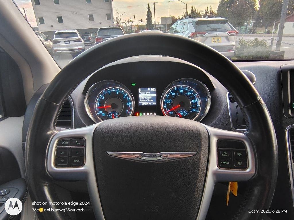 Chrysler Town & Country  2011