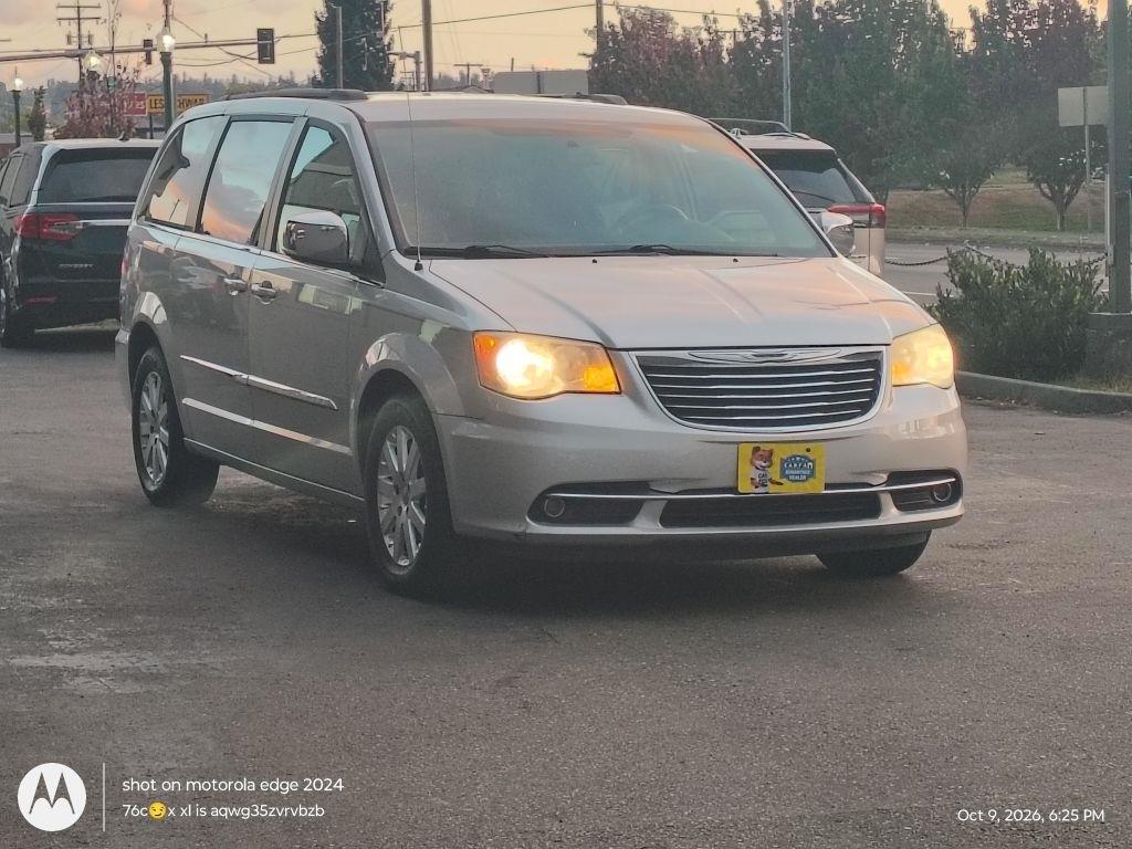 Chrysler Town & Country  2011