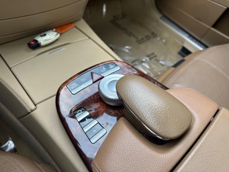 Mercedes-Benz S-Class S550 4MATIC 2009