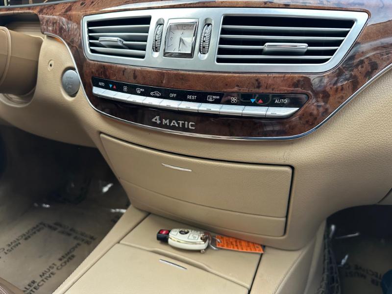 Mercedes-Benz S-Class S550 4MATIC 2009