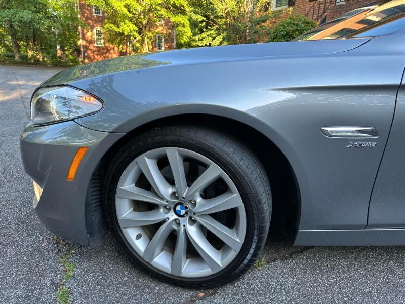 BMW 5-Series 535xi 2011