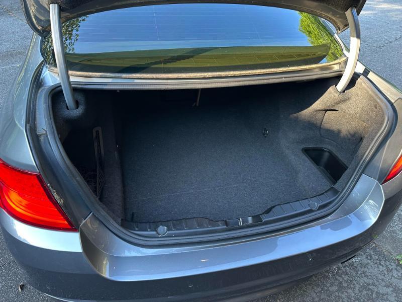 BMW 5-Series 535xi 2011