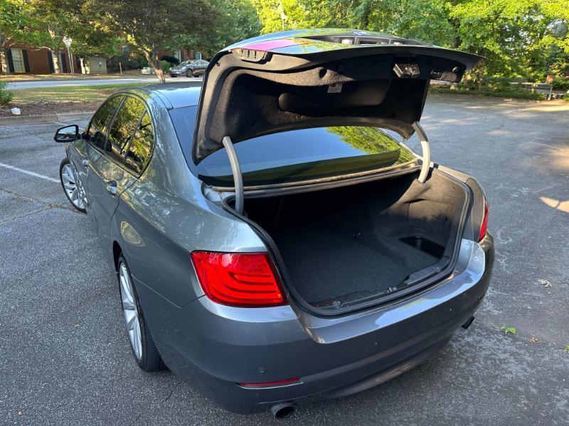 BMW 5-Series 535xi 2011