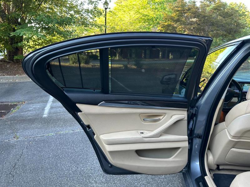 BMW 5-Series 535xi 2011