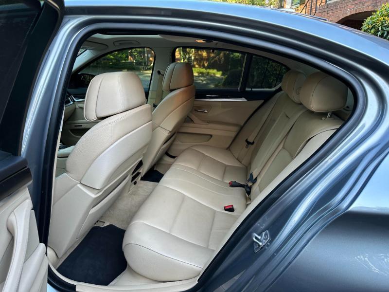 BMW 5-Series 535xi 2011