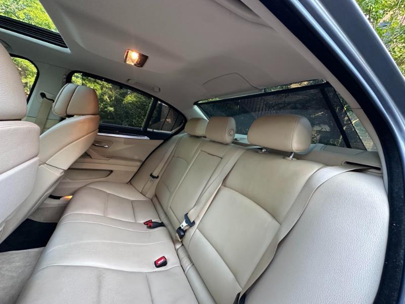 BMW 5-Series 535xi 2011