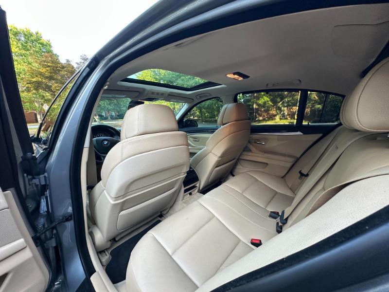 BMW 5-Series 535xi 2011