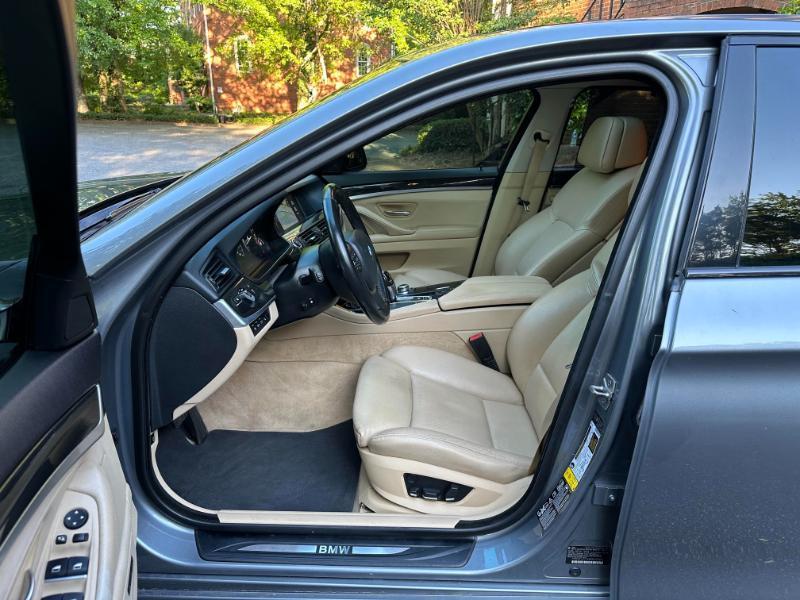 BMW 5-Series 535xi 2011