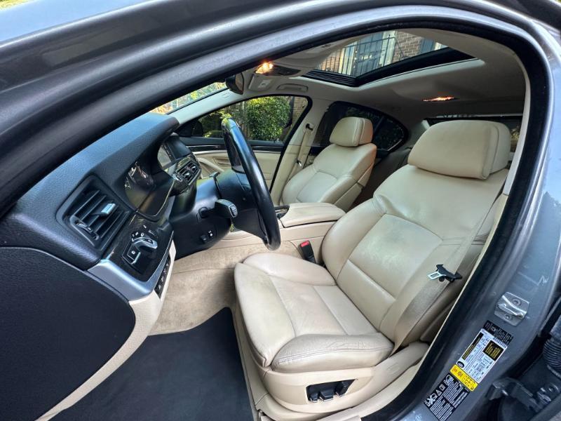 BMW 5-Series 535xi 2011