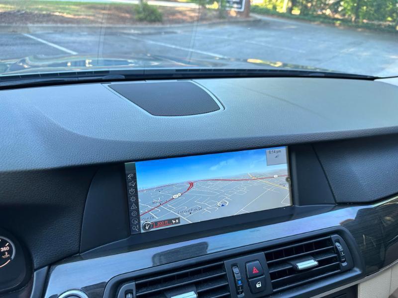 BMW 5-Series 535xi 2011