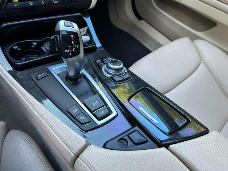 BMW 5-Series 535xi 2011