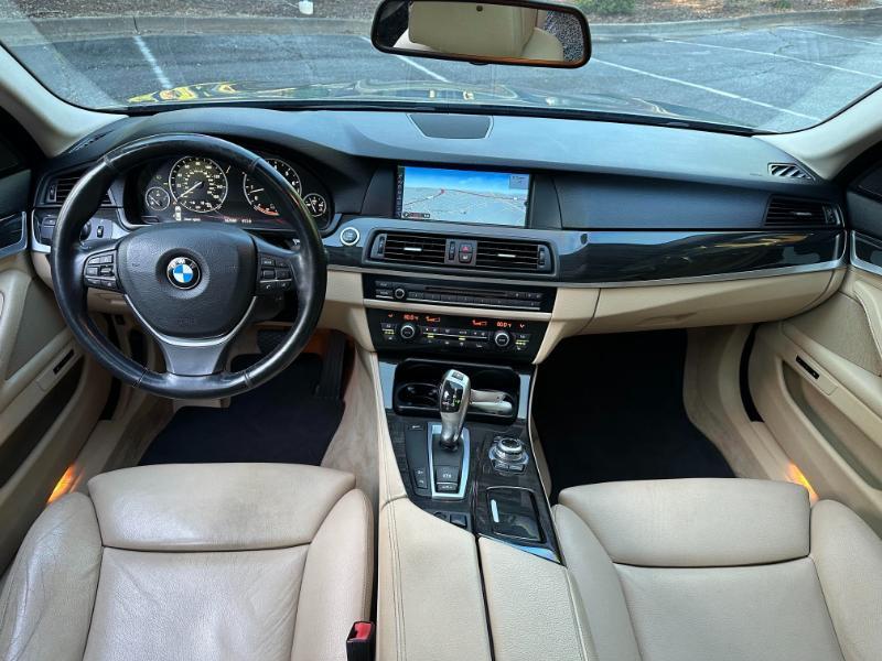 BMW 5-Series 535xi 2011