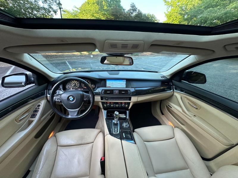 BMW 5-Series 535xi 2011