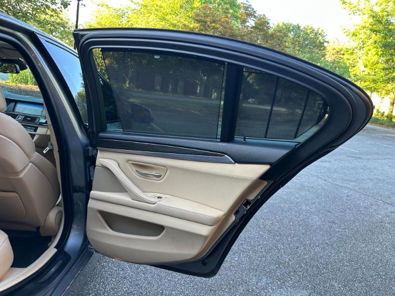 BMW 5-Series 535xi 2011