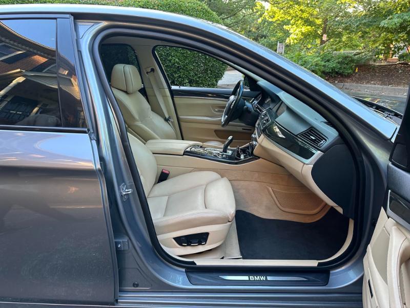 BMW 5-Series 535xi 2011