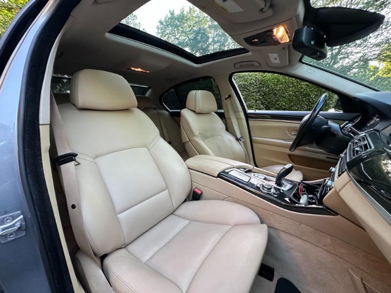 BMW 5-Series 535xi 2011