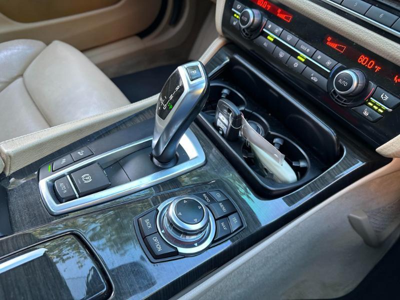 BMW 5-Series 535xi 2011