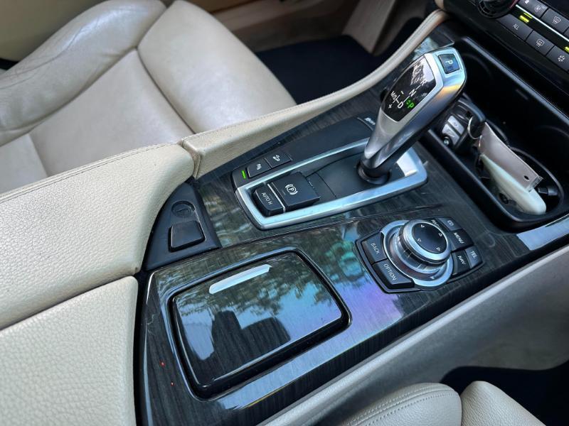 BMW 5-Series 535xi 2011