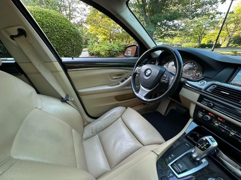 BMW 5-Series 535xi 2011