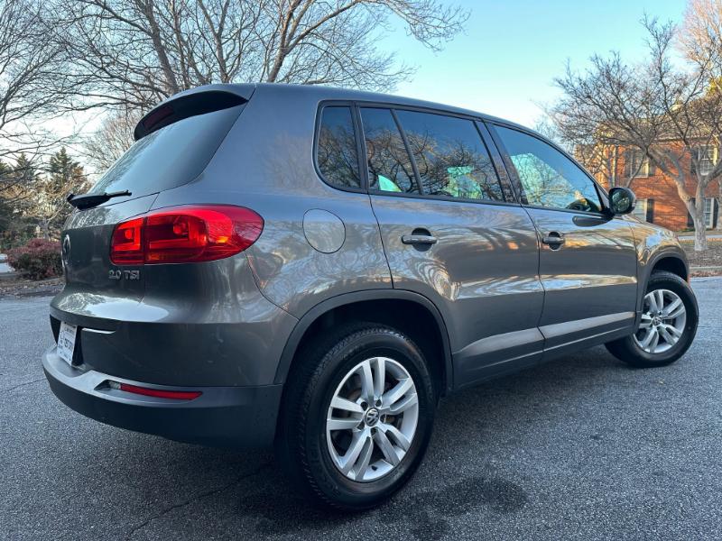 Volkswagen Tiguan SE 2012