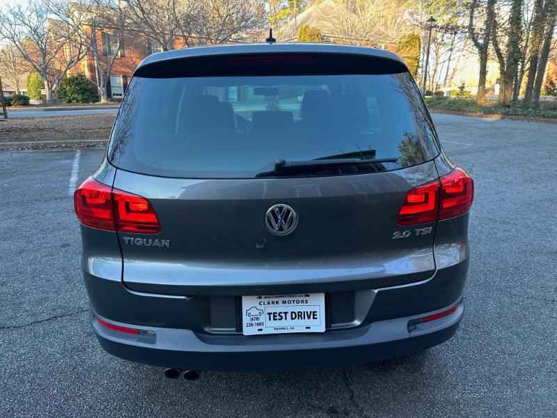 Volkswagen Tiguan SE 2012