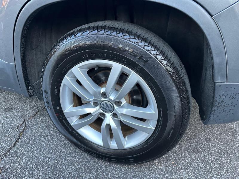 Volkswagen Tiguan SE 2012