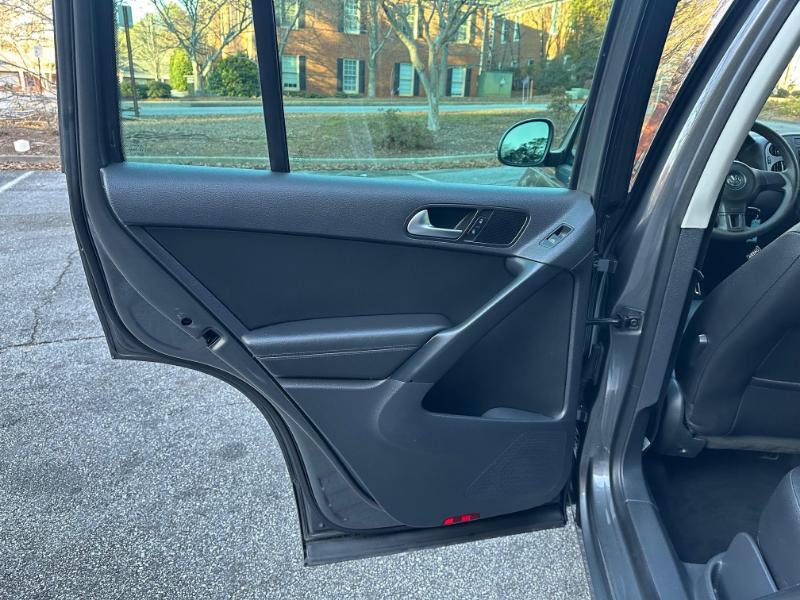 Volkswagen Tiguan SE 2012