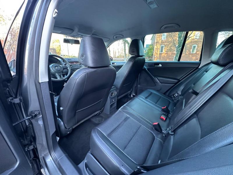 Volkswagen Tiguan SE 2012