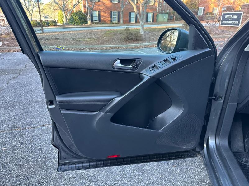 Volkswagen Tiguan SE 2012