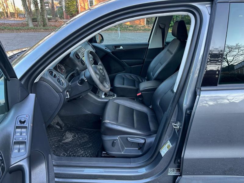 Volkswagen Tiguan SE 2012