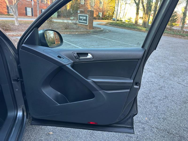 Volkswagen Tiguan SE 2012