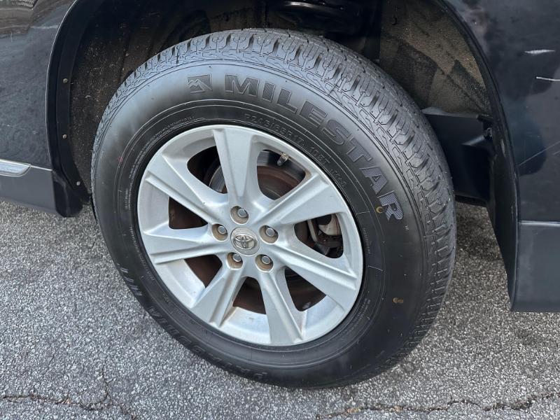 Toyota Highlander Base 4WD 2013