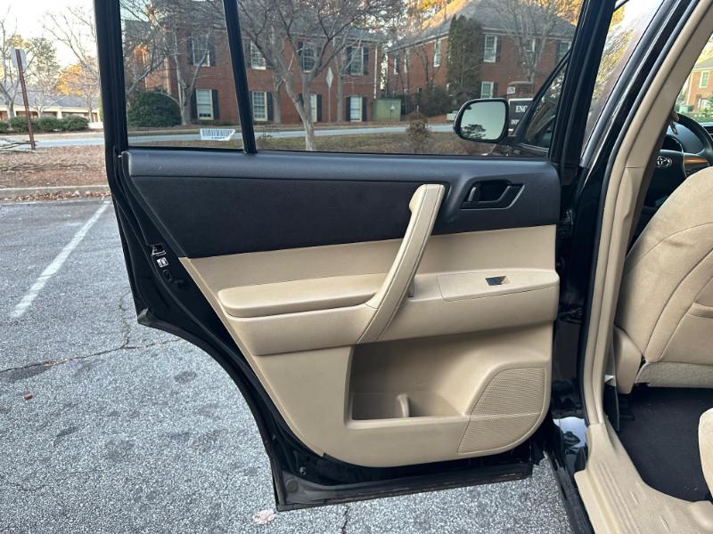 Toyota Highlander Base 4WD 2013