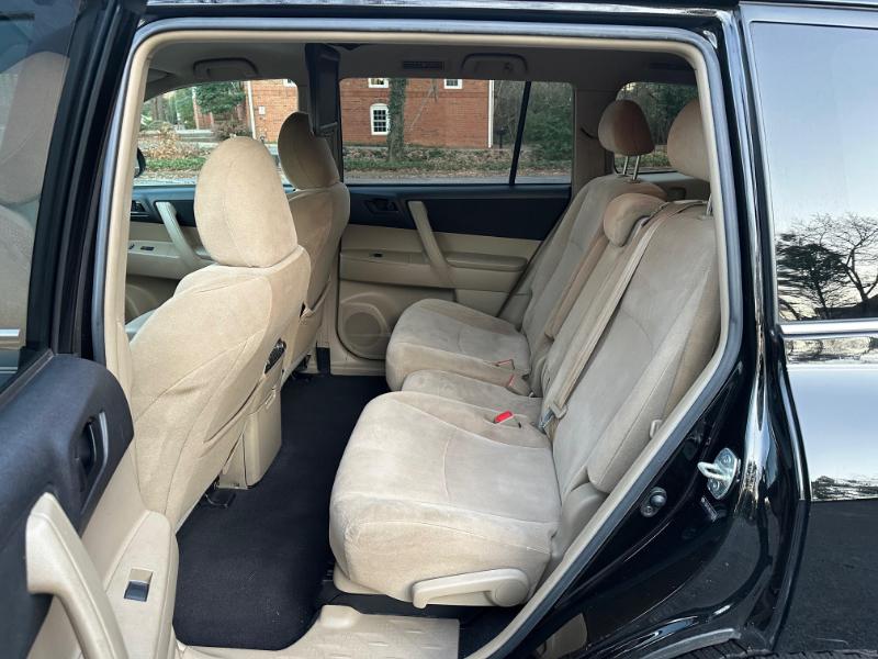 Toyota Highlander Base 4WD 2013