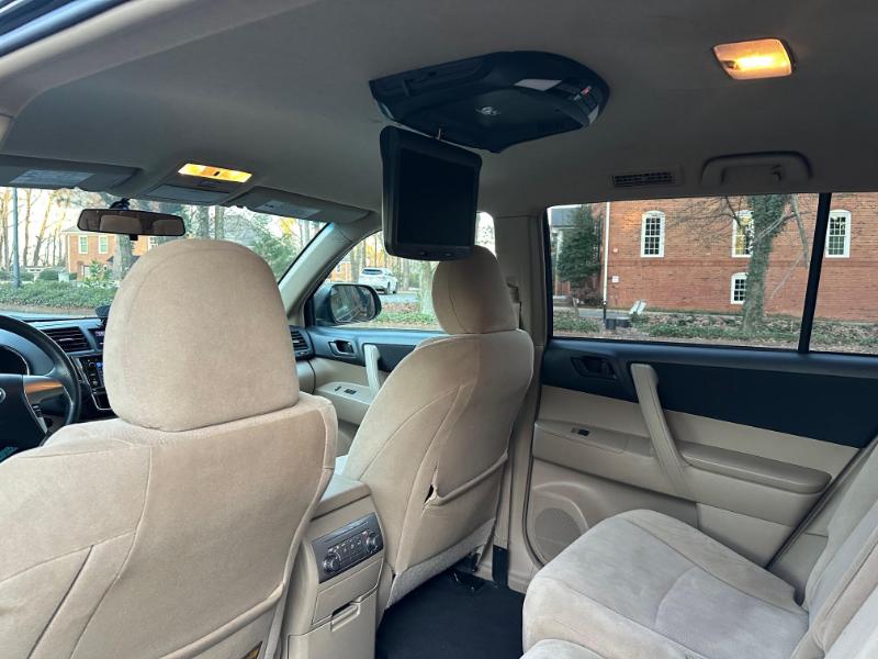 Toyota Highlander Base 4WD 2013